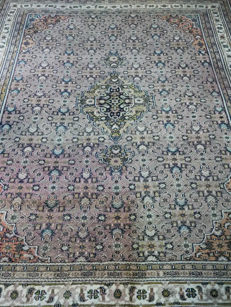 large woollen hand knotted Bidjar rug in copper and mauve tonings, large olive green central medallion Image 1++