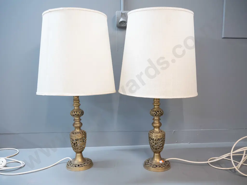 pair of pierced filigree brass table lamps H-750 with shades Image 1++