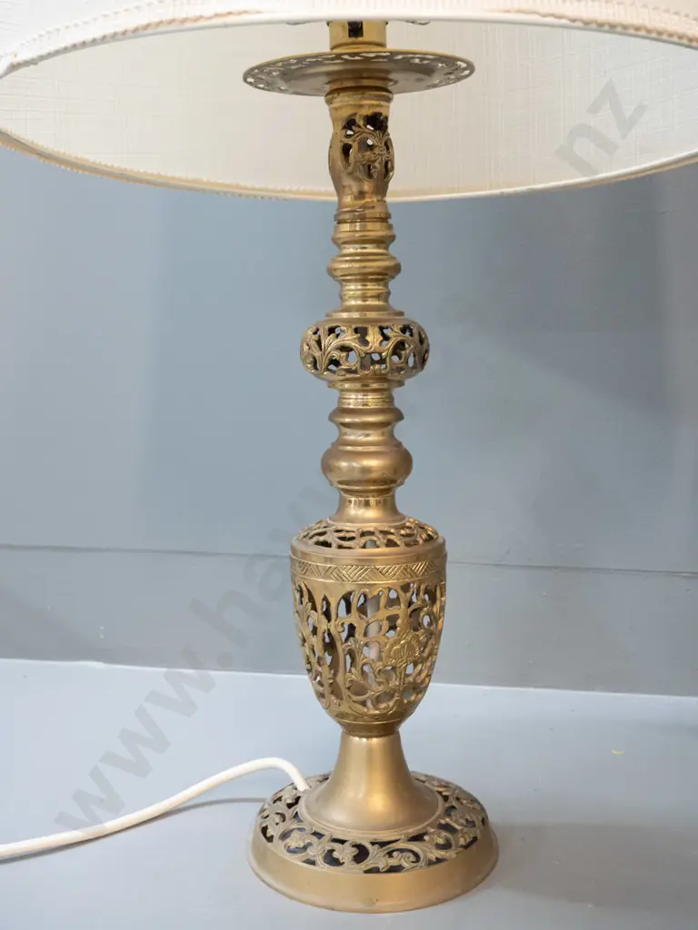 pair of pierced filigree brass table lamps H-750 with shades Image 1++