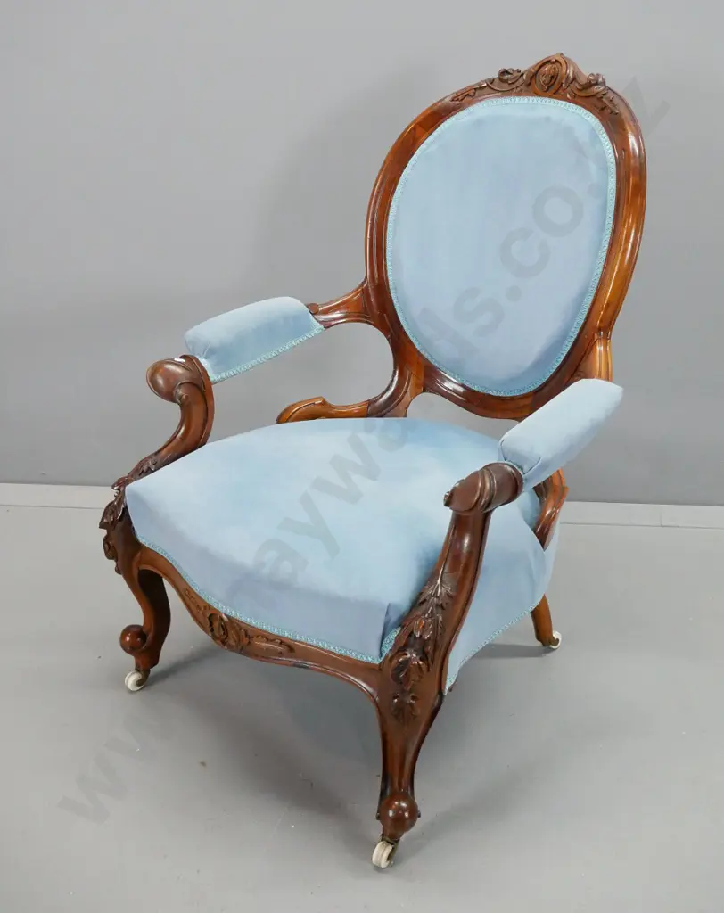 Victorian walnut carved cab leg 3-piece parlour suite w/cameo back couch, pierced decoration, blue velvet fabric, all Image 1++