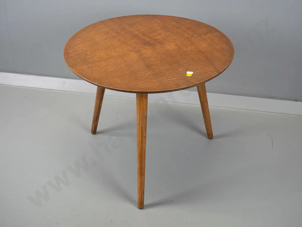 vintage elm top round side table on 3 round tapered beech legs H-410 D-500 Image 1++