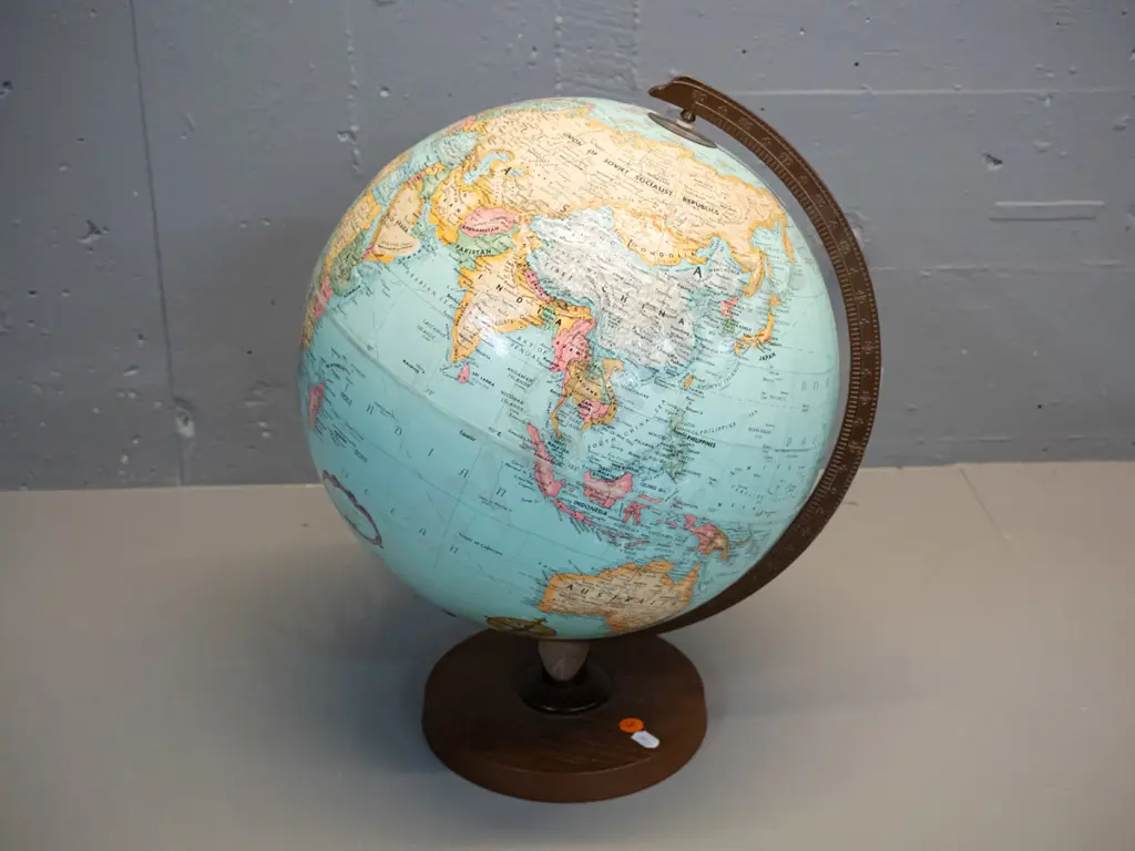 Replogle US world globe with metal support and timber base - some minor damage to surface D-300 Image 1++