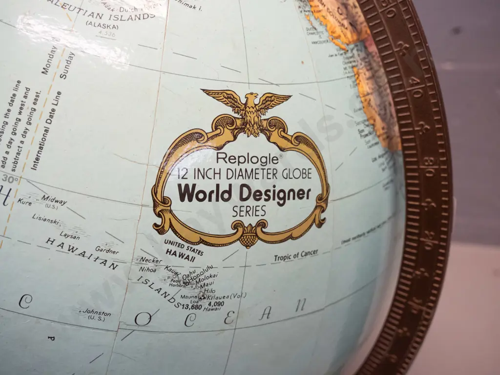 Replogle US world globe with metal support and timber base - some minor damage to surface D-300 Image 1++
