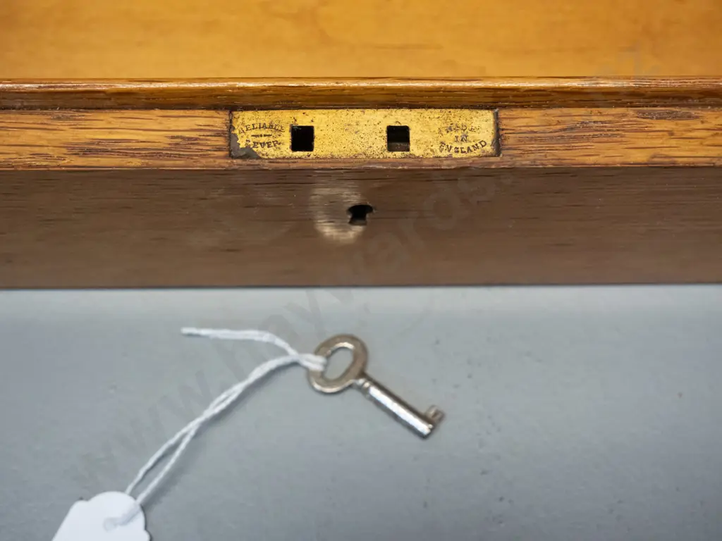 vintage timber box with hinged lid, brass lock, key H-95 W-355 D-170 Image 1++