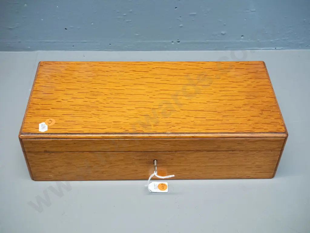 vintage timber box with hinged lid, brass lock, key H-95 W-355 D-170 Image 1++