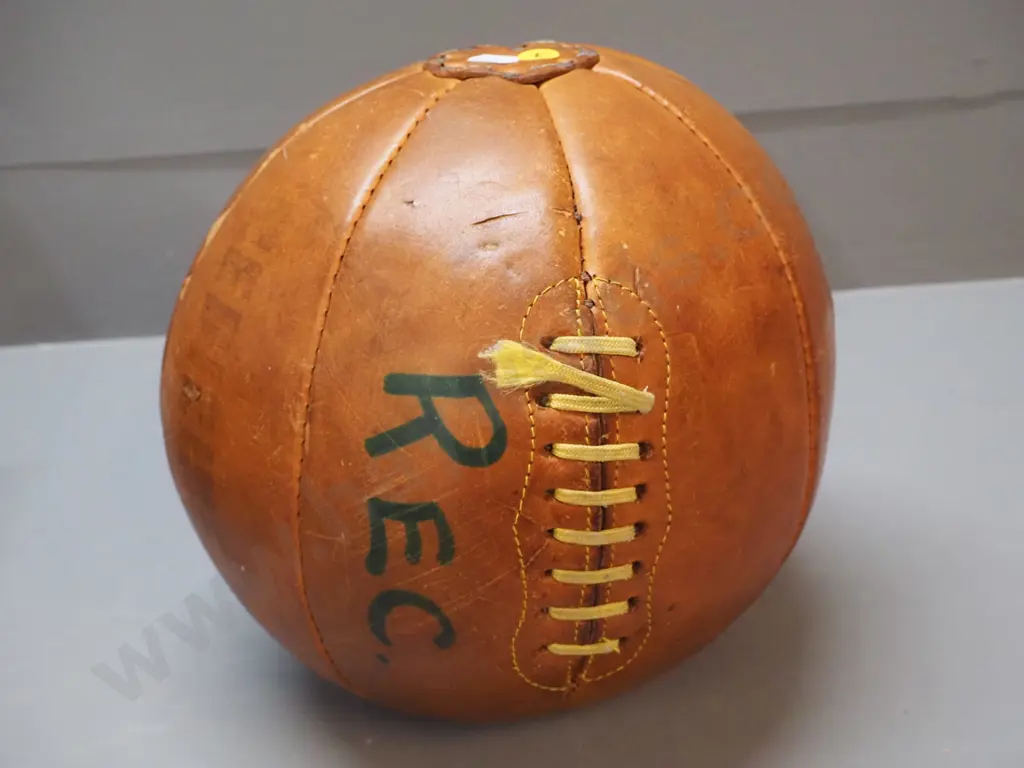 heavy leather medicine ball - pen marked with "Rec" D-280 Image 1++