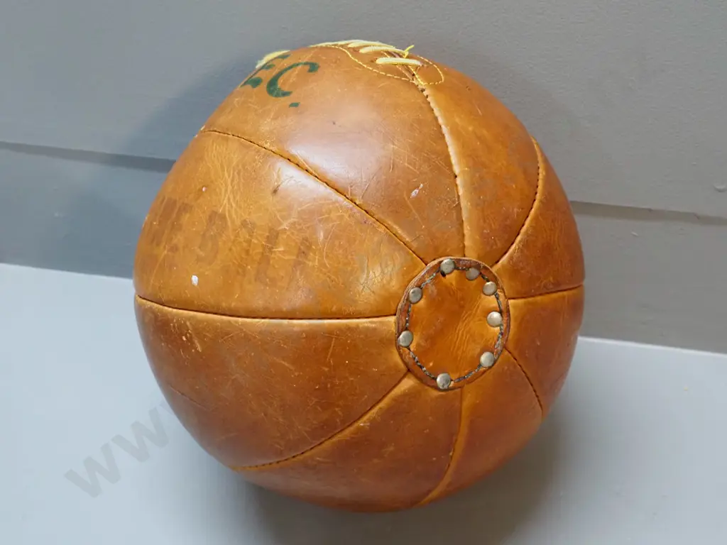 heavy leather medicine ball - pen marked with "Rec" D-280 Image 1++