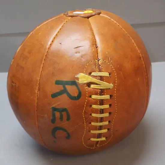 heavy leather medicine ball - pen marked with "Rec" D-280