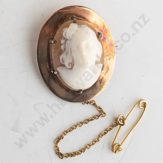 9ct cameo brooch with safety chain