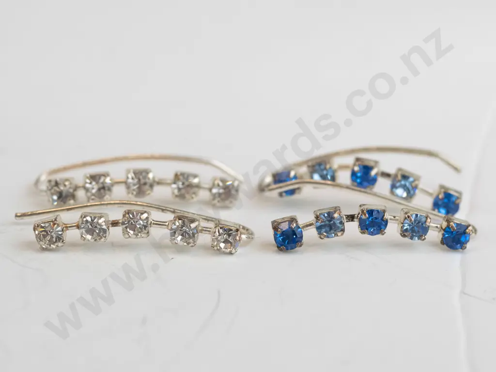 2 pairs crystal earrings Image 1++