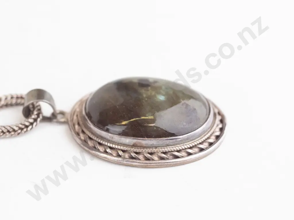 silver mottled green necklace stamped 925 Image 1++