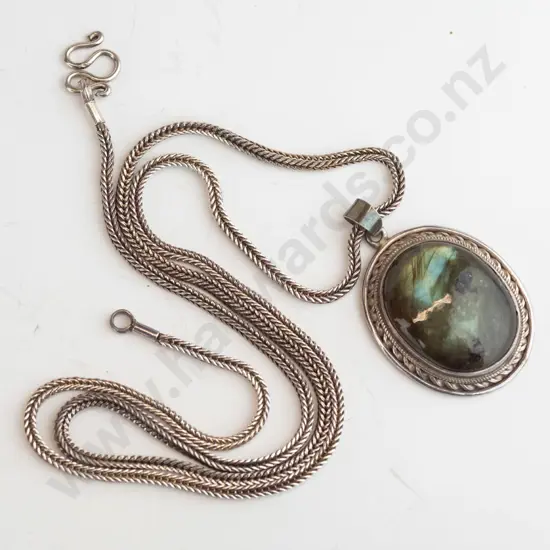 silver mottled green necklace stamped 925