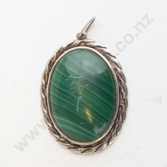 silver & green mottled stone pendant stamped stg sil, no chain, scratches to stone