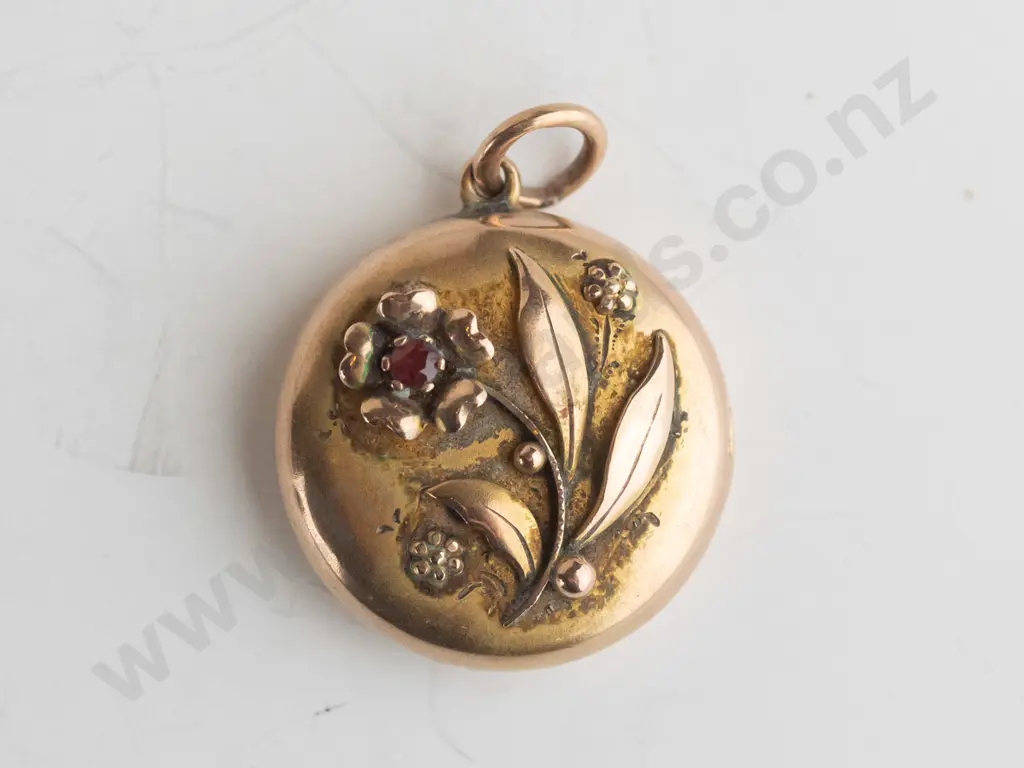 gold locket style pendant with ruby stamped 375,  no chain Image 1++