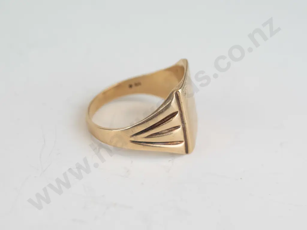 9ct gents dress ring 6.9gms Image 1++