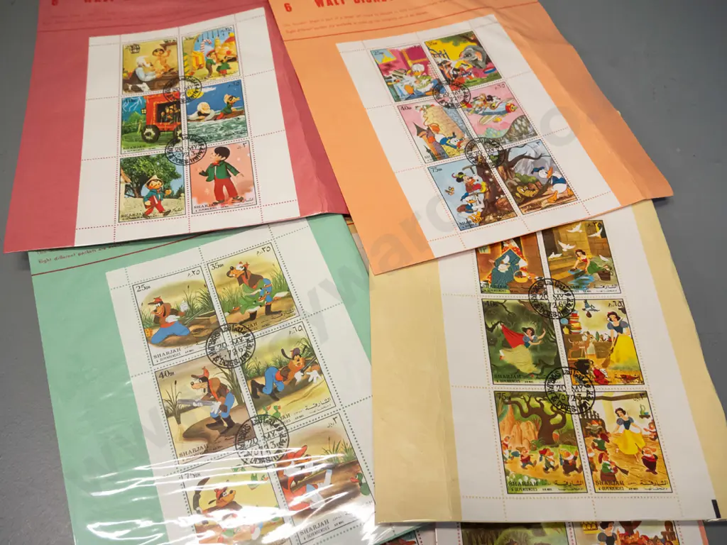 complete set of 8 packets 1972 DIsney commemorative stamps issued by Sharjah / Tasman NZ Image 1++