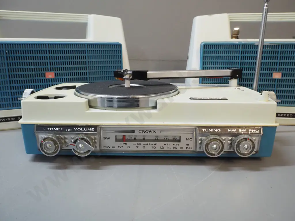 retro Crown portable 2-band radio & phonograph in modular plastic case - minor discolouration, some marks H-250 W-300 Image 1++