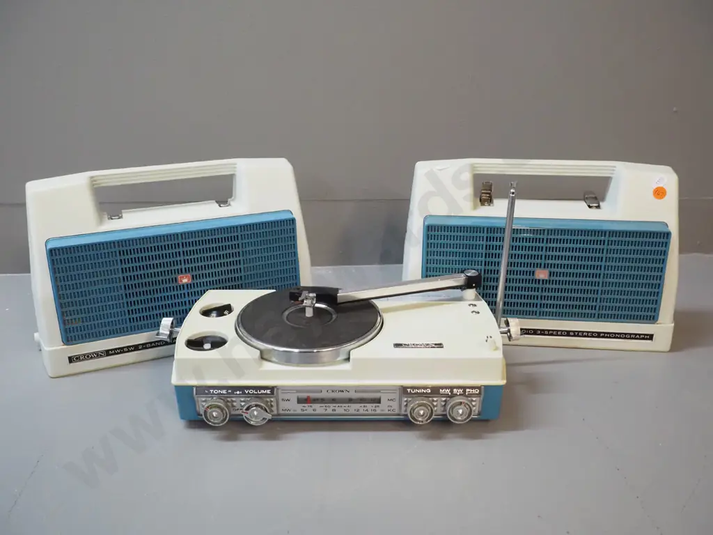 retro Crown portable 2-band radio & phonograph in modular plastic case - minor discolouration, some marks H-250 W-300 Image 1++