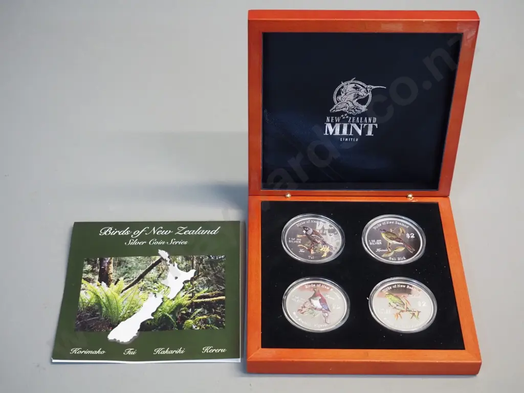 2005 Birds of New Zealand / Cook Islands cased set of four 2-dollar coins - .999 silver Image 1++