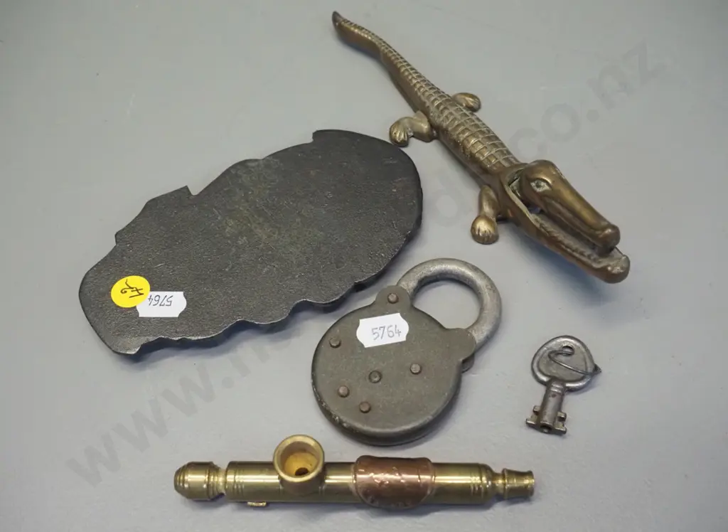 small brass crocodile nutcracker, vintage padlock, brass smoker's pipe with George VI coin and a flat cast metal dwarf Image 1++
