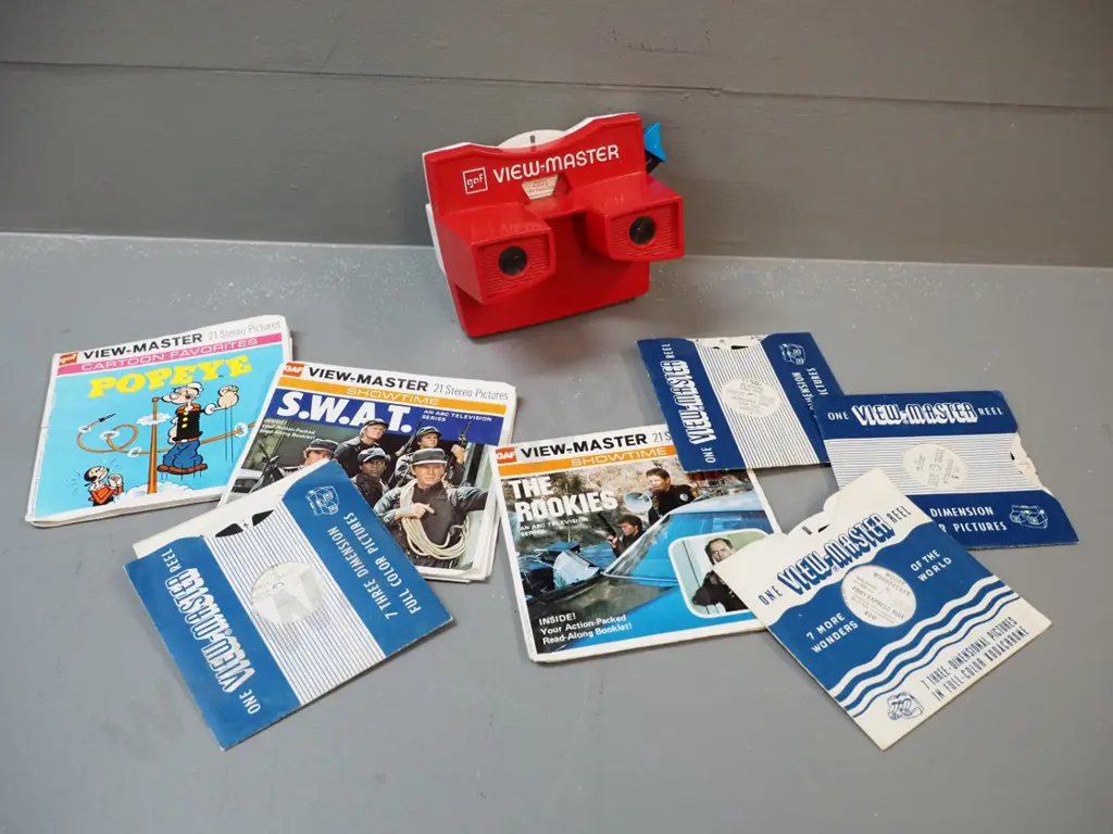 Viewmaster viewer with assorted reels Image 1++