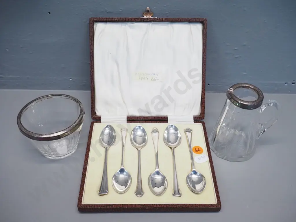 6 teaspoons in fitted case (4 hallmarked sterling, 2 w/partial marks, unsure if sterling but likely) and sterling rimmed Image 1++