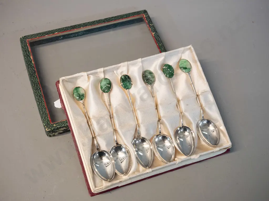cased set silver coffee spoons with carved stone (malachite?) oval inserts - spoons marked "Silver 90" Image 1++