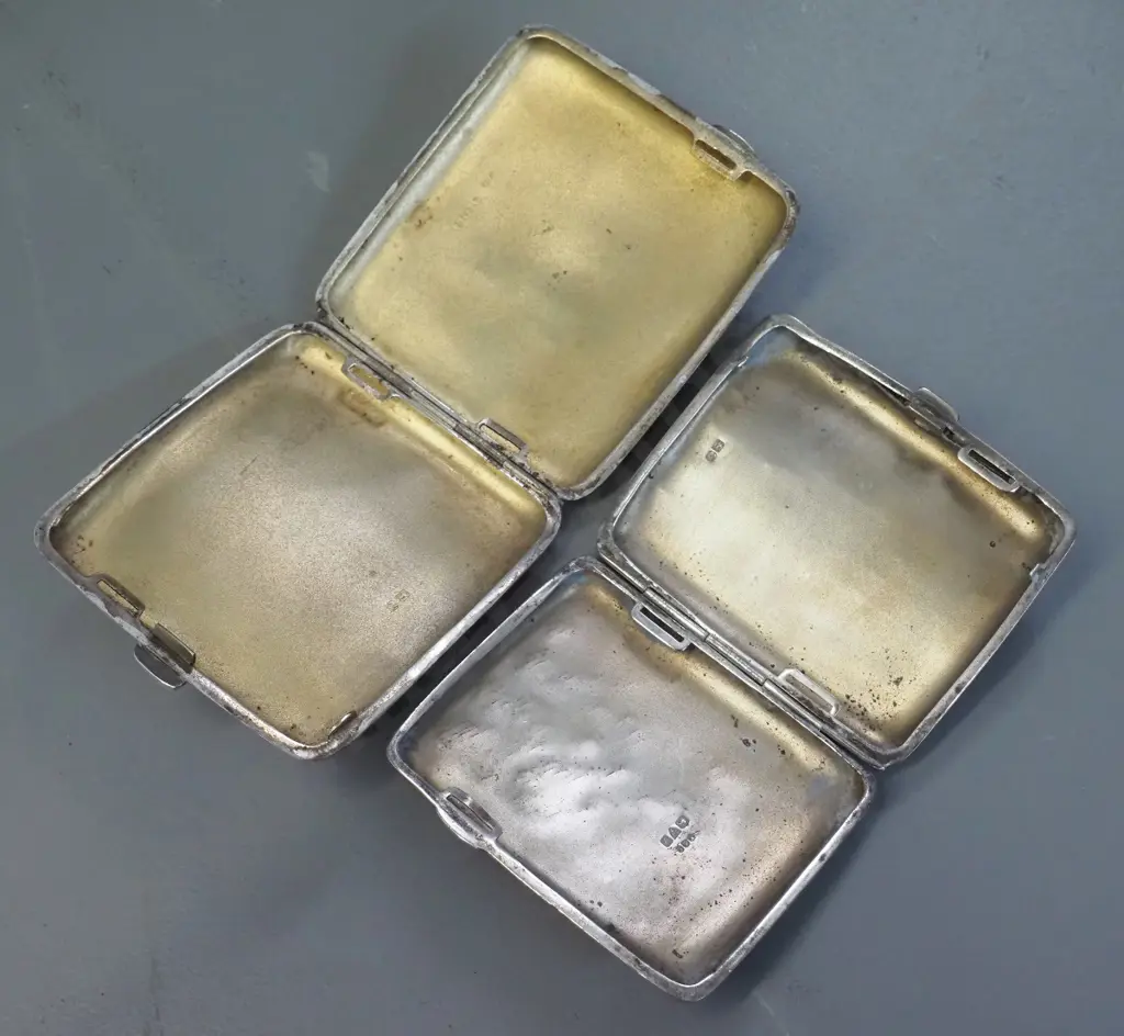 2 sterling silver cigarette cases - one has a few shallow dents, "A to W" monogram. Larger is 80 x 80 Image 1++