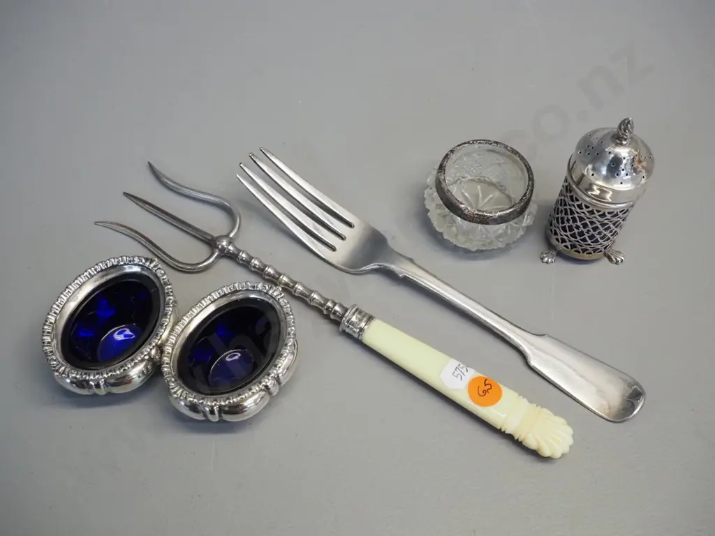 sterling silver items - pair of open salts w/ blue glass liners, sterling rimmed cut glass salt, blue lined pepper pot, Image 1++