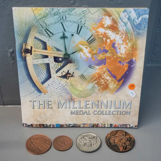 5 items - 1975 New Zealand Himalayan Expedition Mt Jannu medallion, Duke of Wellington Waterloo commemorative medal,