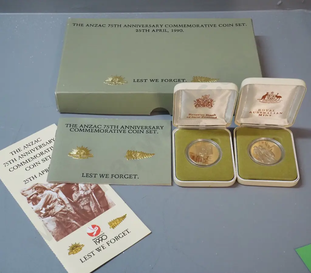 New Zealand & Australian 1990 Anzac 75th Anniversary cased and boxed two coin set - with 2 pamphlets Image 1++