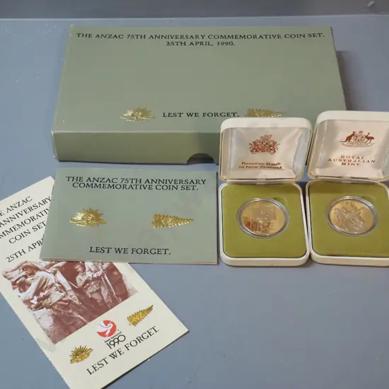 New Zealand & Australian 1990 Anzac 75th Anniversary cased and boxed two coin set - with 2 pamphlets