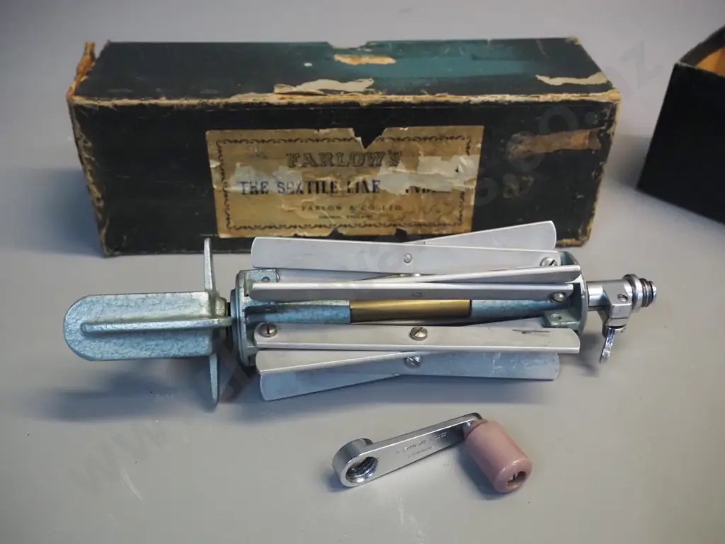 vintage sextile fishing line winder / drier - Farlow's of London, with original box Image 1++