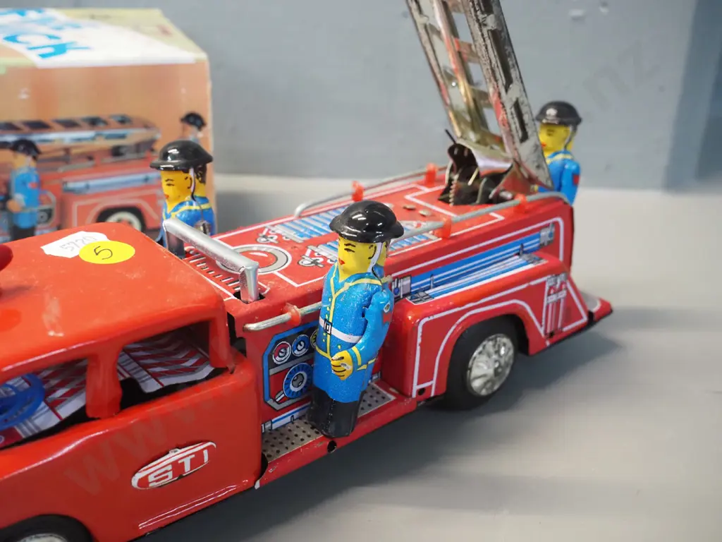 retro tin toy fire truck with friction drive and original box - made in China L-270 Image 1++