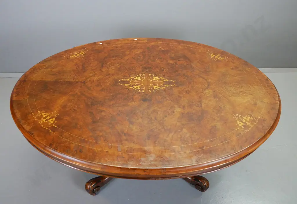 Victorian walnut tilt-top oval loo table on 4-point cathedral base with boxwood inlay on top H-760 L-1500 W-1150 Image 1++