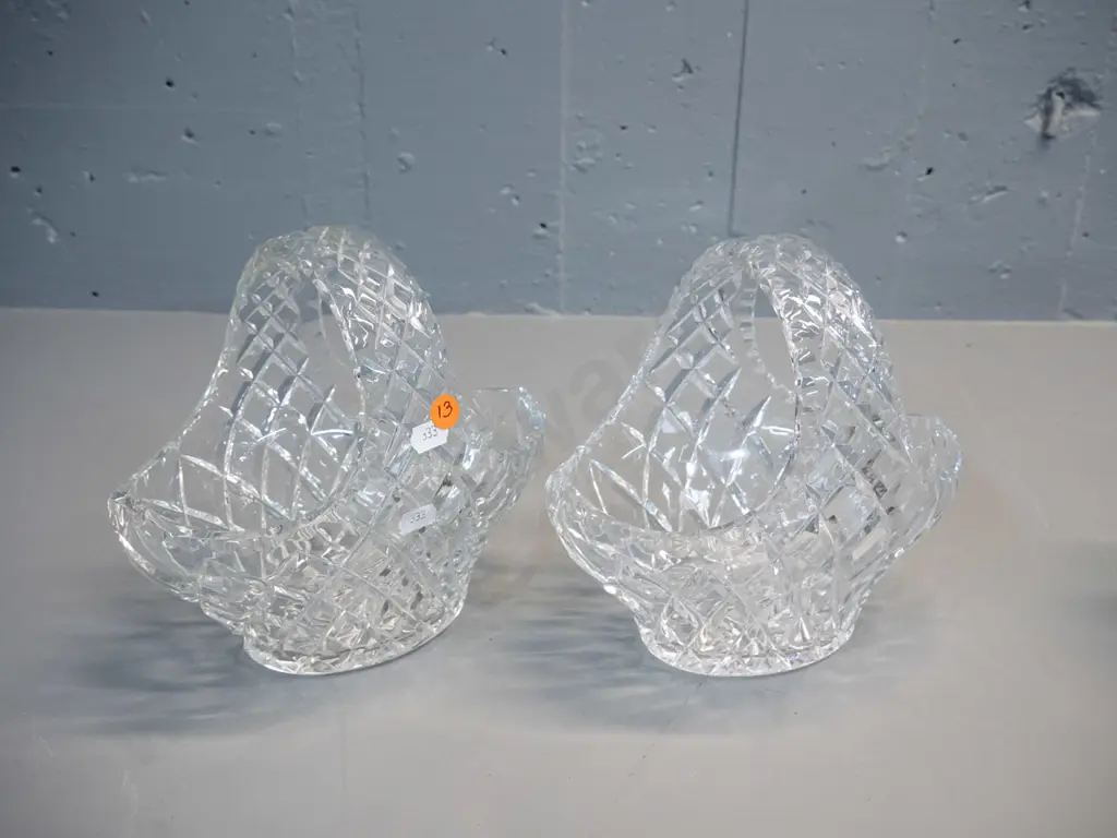 pair of cut crystal baskets H-210 L-220 Image 1++
