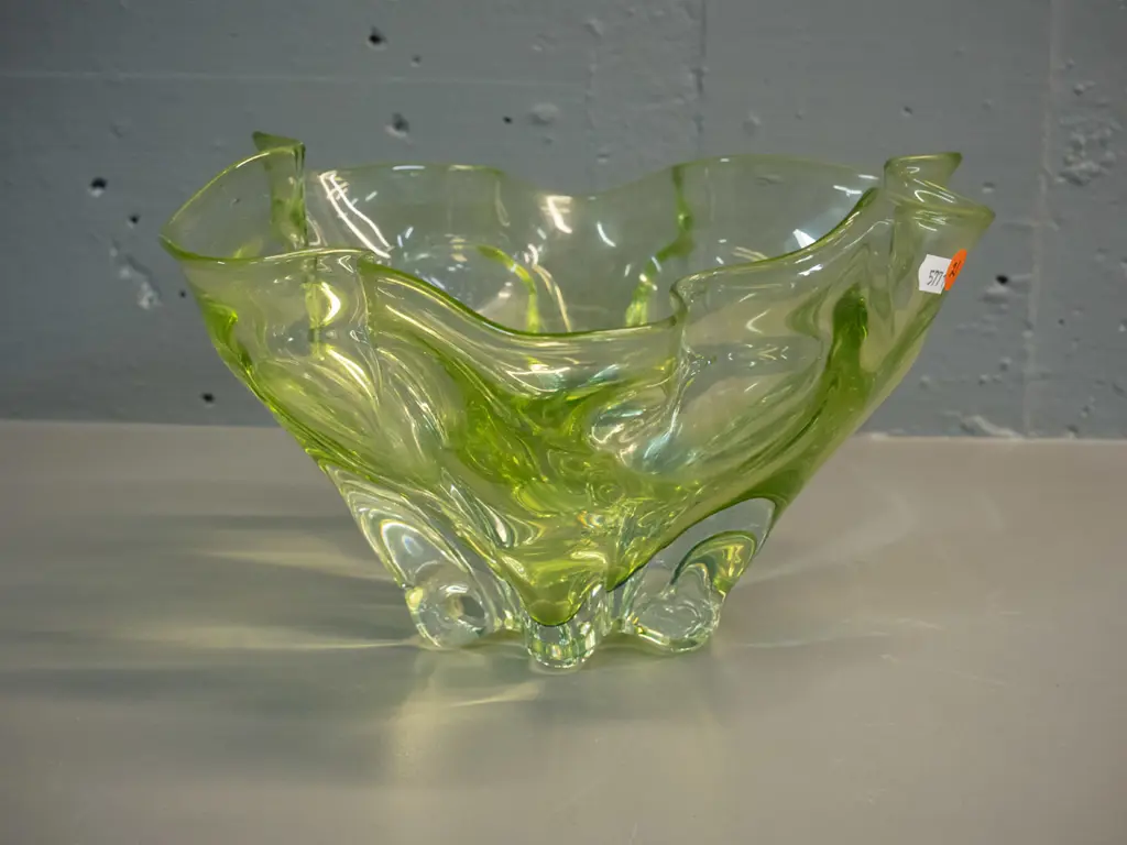 green art glass bowl H-170 D-280 (chip to rim) Image 1++