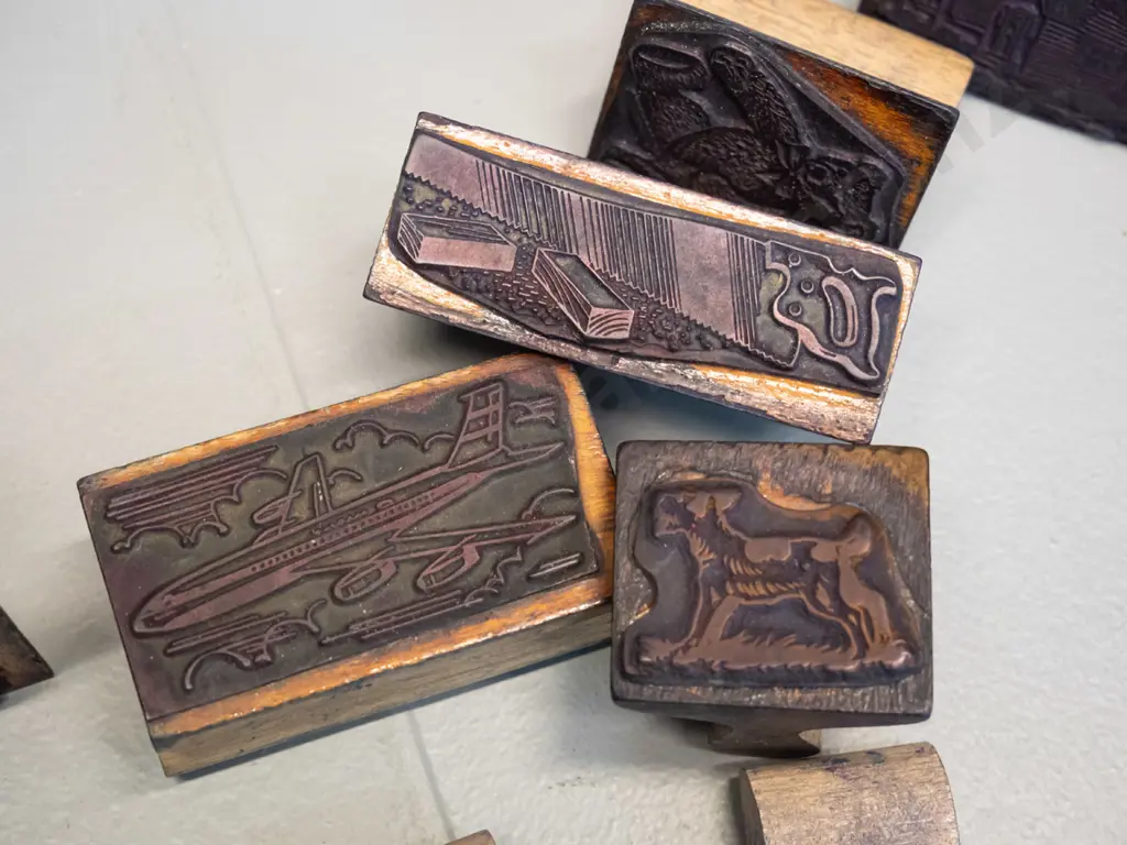 21 retro timber and rubber craft stamps, assorted figural subjects, jet plane 60x35, buildings etc. Image 1++