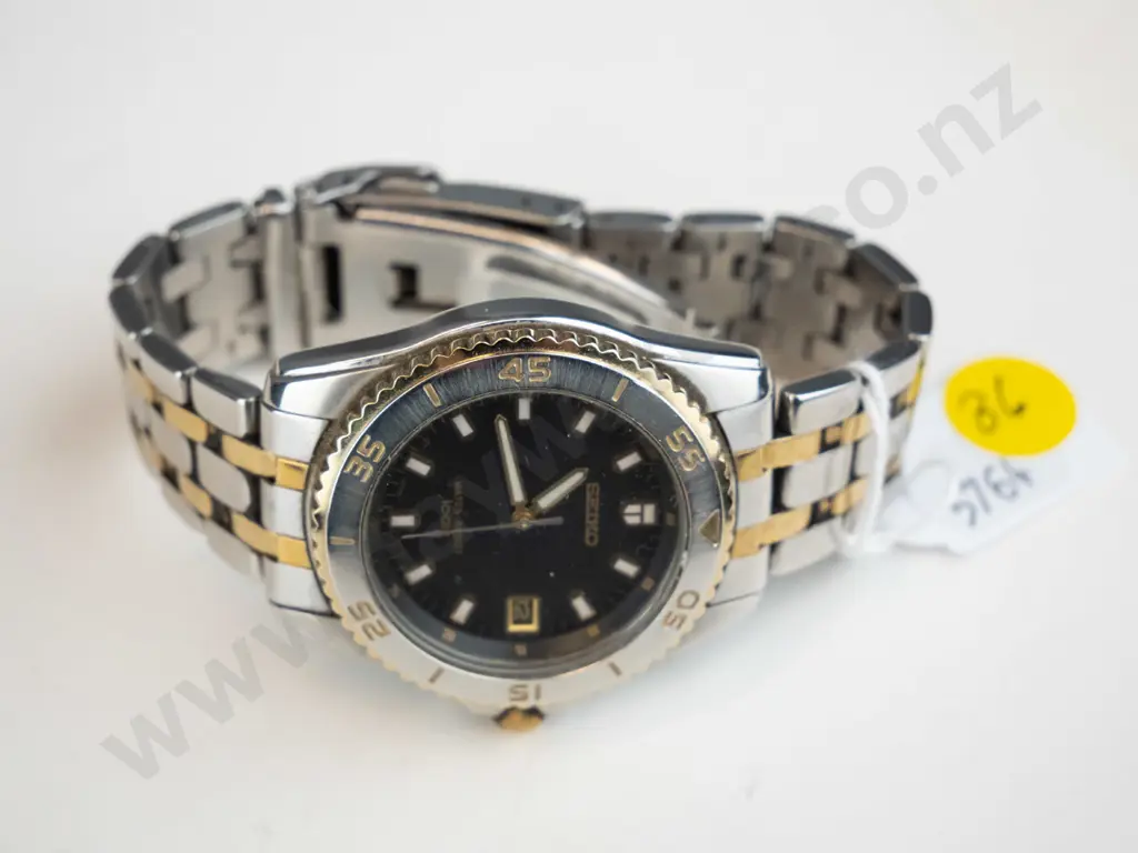 Seiko men's wristwatch - marked Waterproof 100m Image 1++