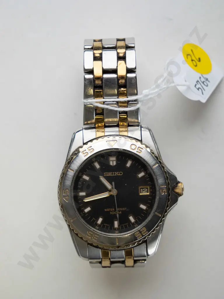 Seiko men's wristwatch - marked Waterproof 100m Image 1++