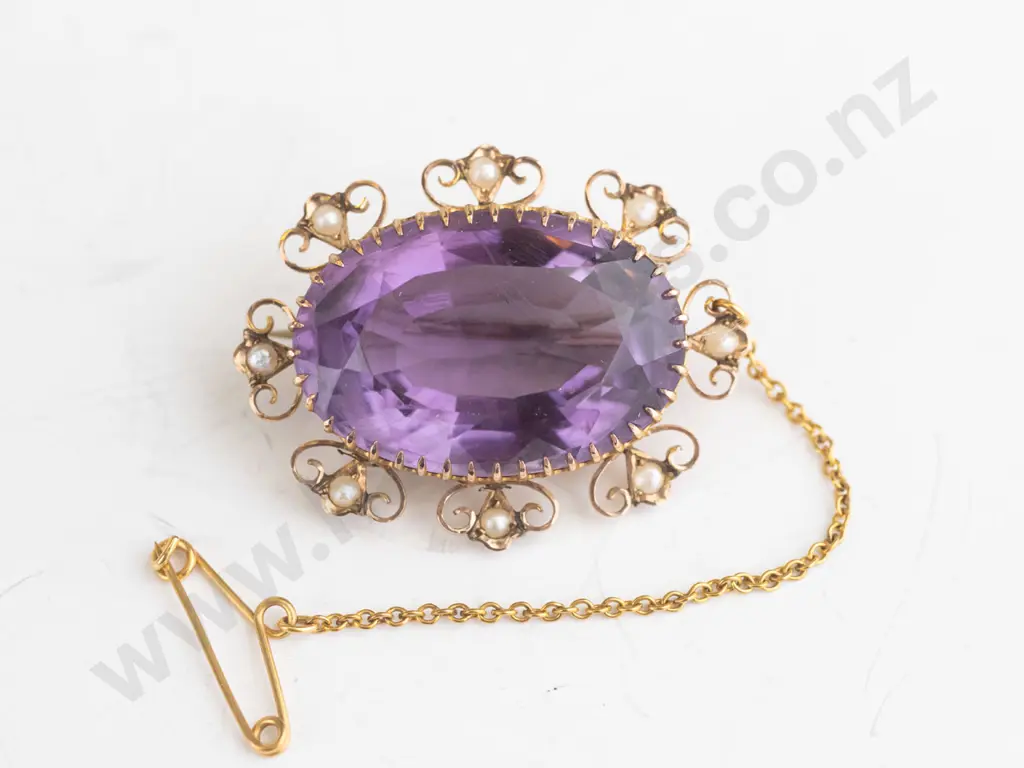 9ct gold amethyst & seed pearl brooch, 8x 2mm pearls, 26x 17mm oval amethyst, safety chain, 10gms total, Image 1++