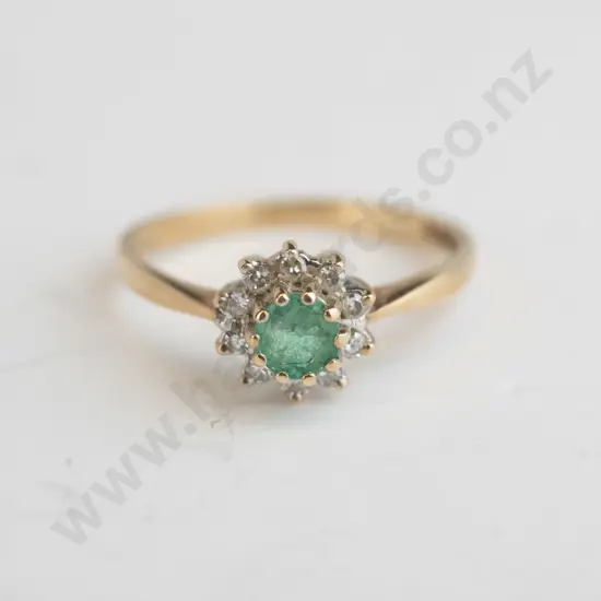 9ct gold emerald and 10x diamond cluster ring, 1.8gms