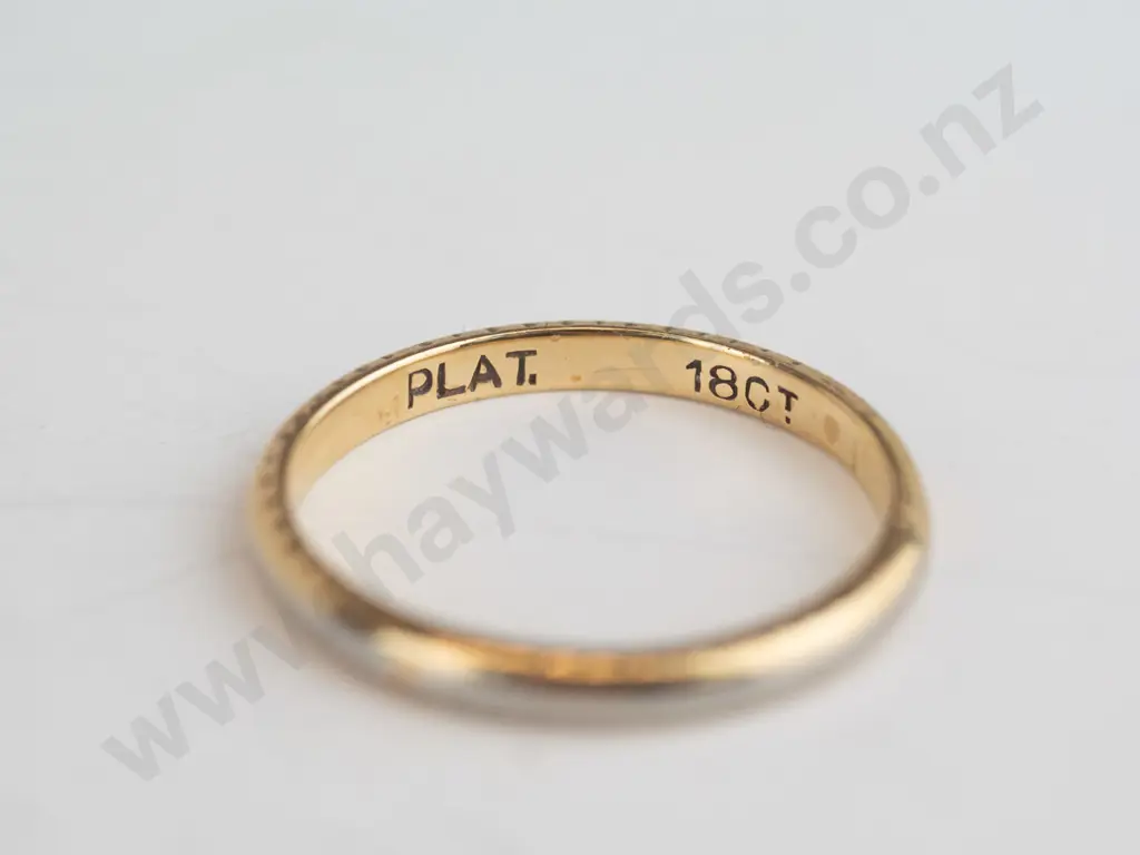 18ct inlay, platinum wedding ring 2.1gms Image 1++