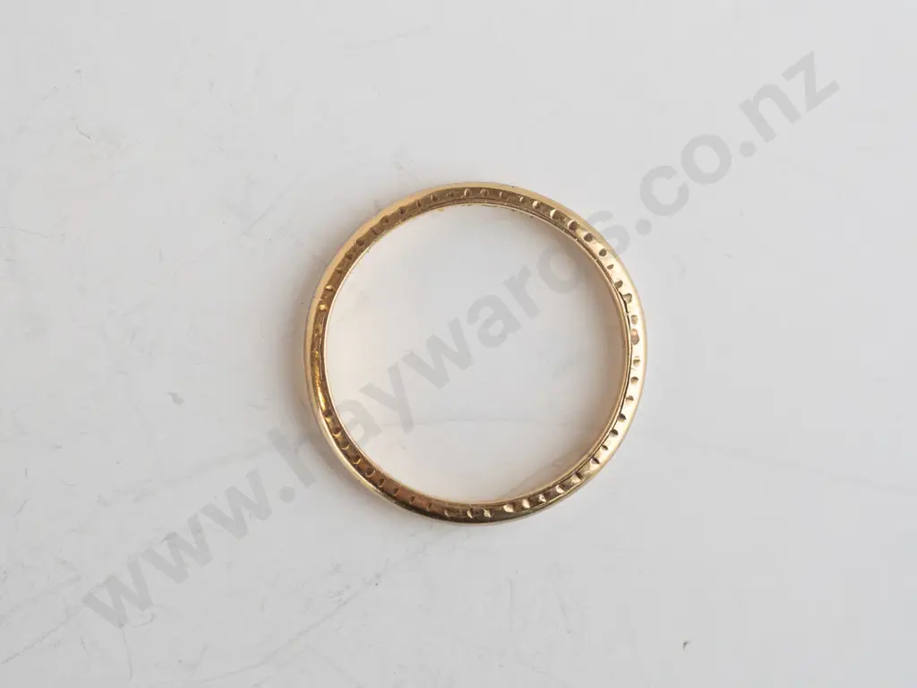 18ct inlay, platinum wedding ring 2.1gms Image 1++