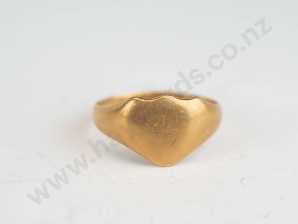 18ct EHM yellow gold heart signet 3.9gms (broken  band) Image 1++