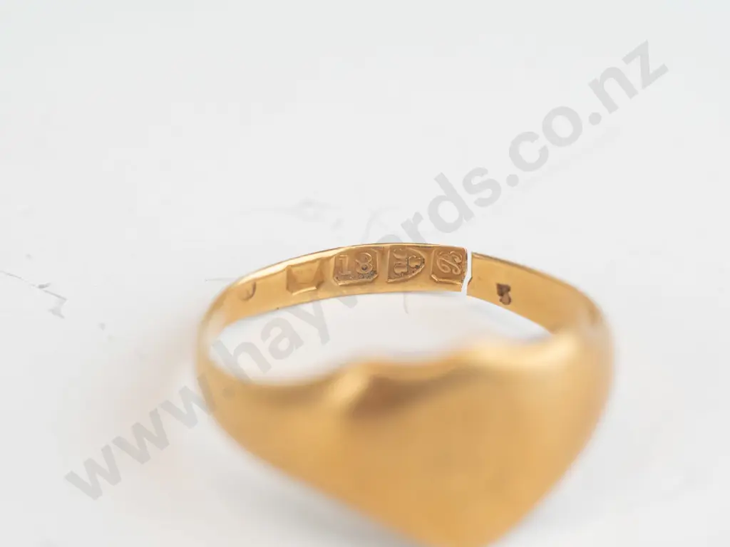 18ct EHM yellow gold heart signet 3.9gms (broken  band) Image 1++