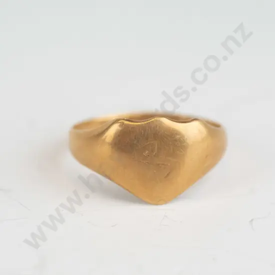 18ct EHM yellow gold heart signet 3.9gms (broken  band)