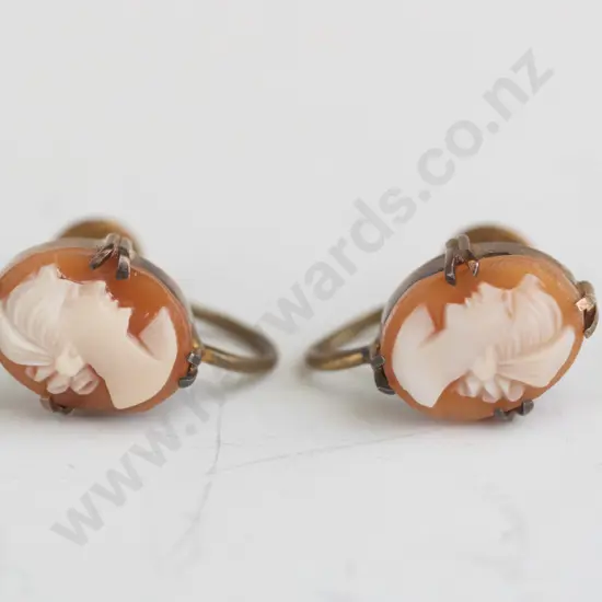 pair of 9ct screw on cameo earrings