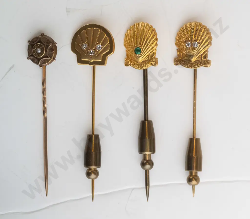 3 diamond shell lapel pin 9ct 2.4gms, 2 diamond shell lapel pin 9ct 2.8gms, Image 1++