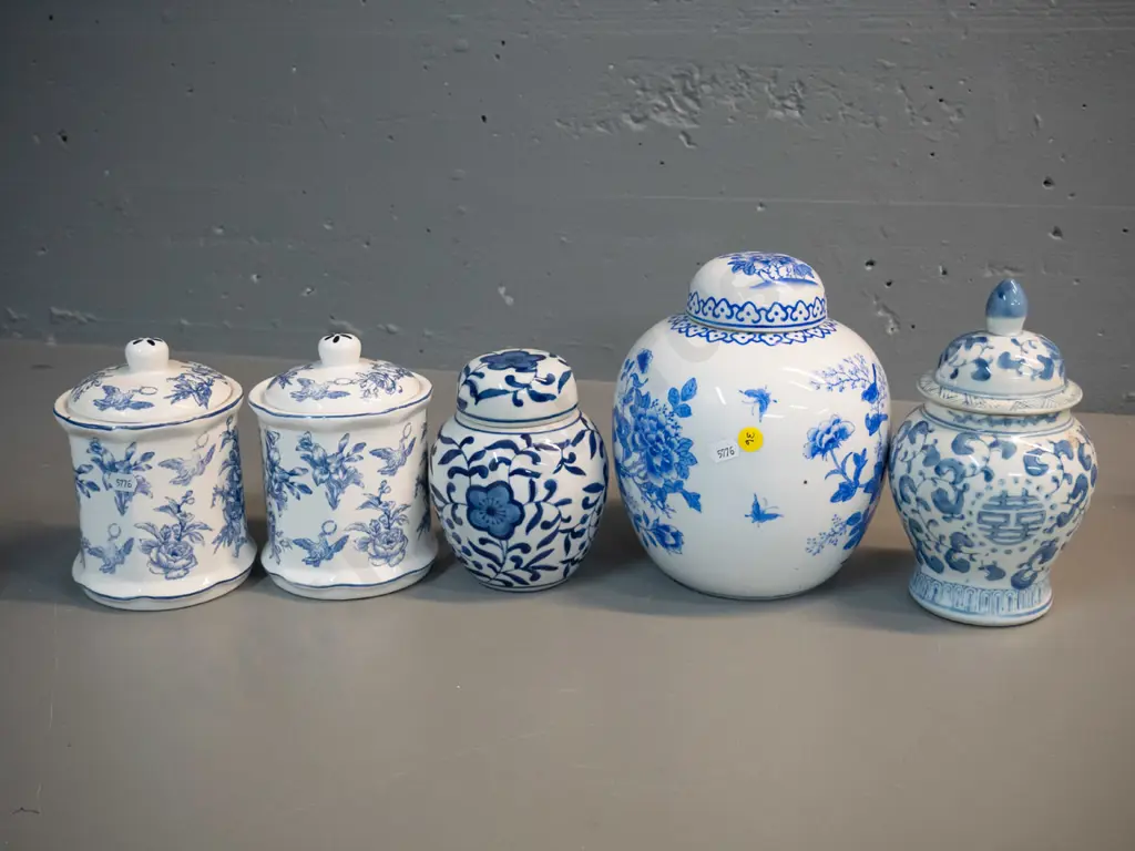 5 Chinese blue & white ginger / temple / cover jars - tallest is H-200 D-160 Image 1++